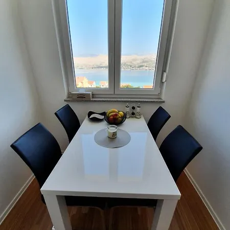 Moon Island Apartment