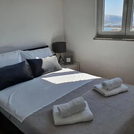 Moon Island Apartment