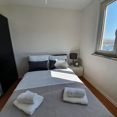 Moon Island Apartman